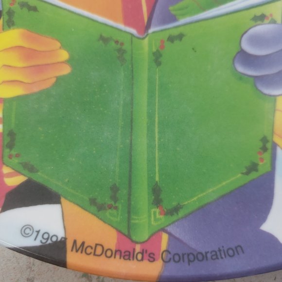 Ronald McDonald 1995 Christmas Seasons Greeting Caroling Plastic Plates - Picture 3 of 6